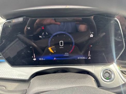 Used 2025 Chevrolet Trax LT FWD image 27