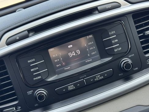 Used 2016 Kia Sorento LX image 26