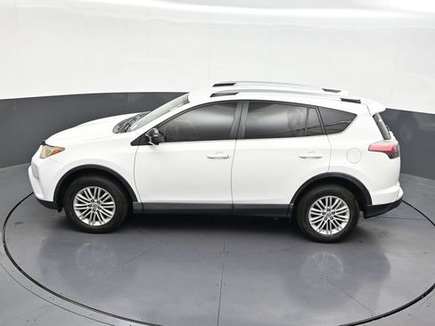 Used 2017 Toyota RAV4 LE FWD image 20