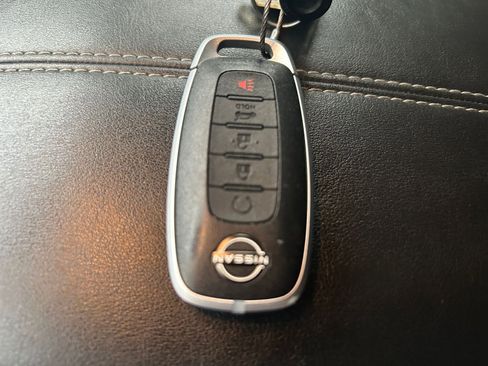 Used 2025 Nissan Pathfinder SV image 22