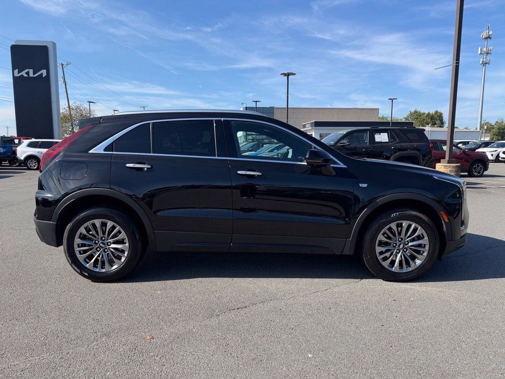 Used 2025 Cadillac XT4 Premium Luxury FWD image 8