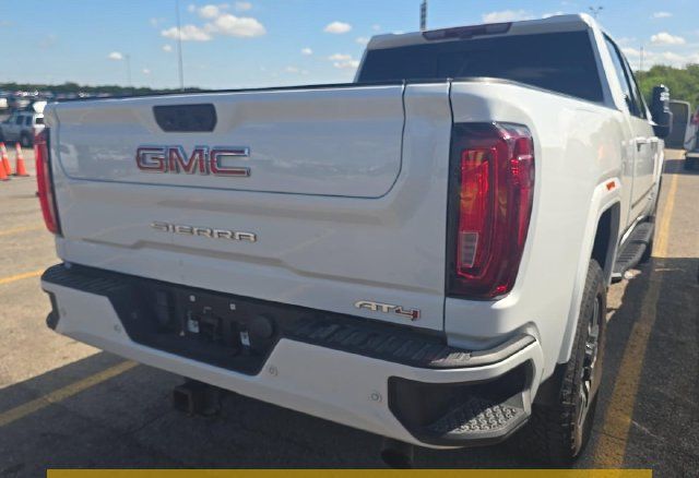 Used 2022 GMC Sierra 2500 AT4 w/ AT4 Premium Plus Package AWD/4WD image 2