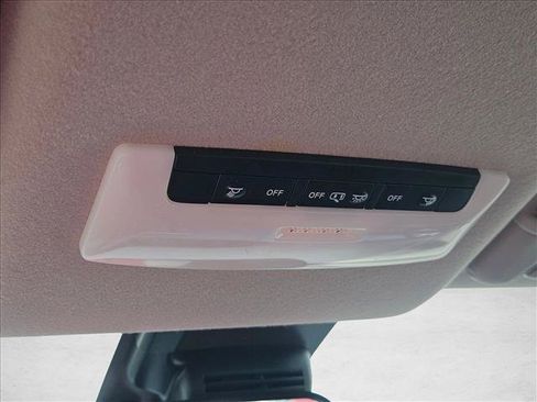 Used 2025 Nissan Versa SV FWD image 13