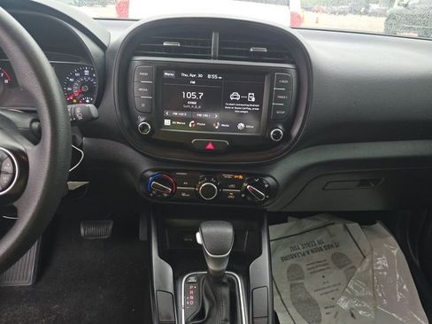 Used 2022 Kia Soul LX FWD image 14