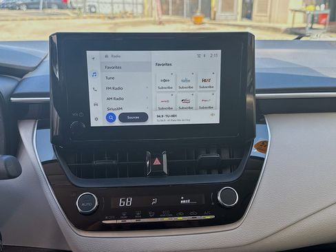 Used 2025 Toyota Corolla LE image 12