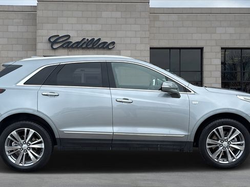 Certified 2025 Cadillac XT5 Premium Luxury image 2