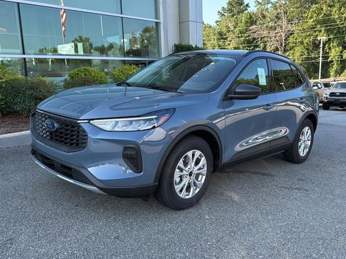 New 2025 Ford Escape Active w/ Active Premium Tech Pack FWD image 2