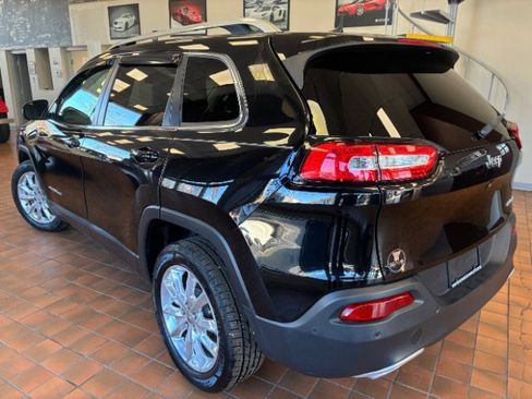 Used 2017 Jeep Cherokee Limited w/ Technology Group image 6