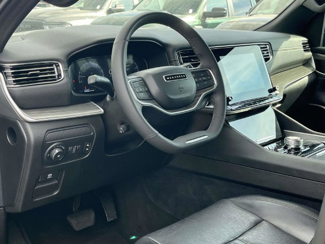 Used 2024 Jeep Wagoneer L Series II w/ Flexible Seating Group AWD/4WD image 12