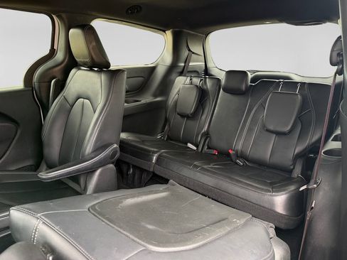 Used 2024 Chrysler Pacifica Limited FWD image 39