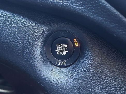 Used 2019 Jeep Cherokee Limited image 15