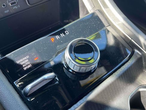 Used 2024 Jeep Grand Cherokee Limited image 13