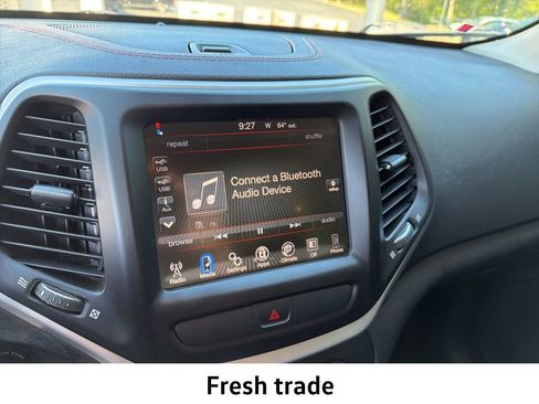 Used 2016 Jeep Cherokee Trailhawk image 9