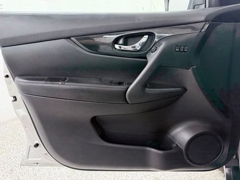 Used 2020 Nissan Rogue SL FWD image 17
