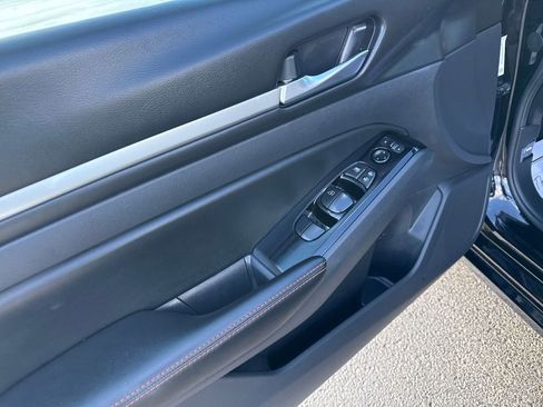 Used 2025 Nissan Altima 2.5 SR image 14