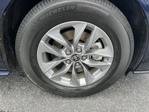 Used 2023 Toyota Sienna XLE FWD image 13