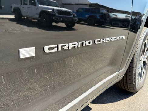New 2025 Jeep Grand Cherokee L Limited w/ Luxury Tech Group II image 9