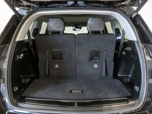 Used 2023 Jeep Grand Cherokee L Limited w/ Black Appearance Package image 32