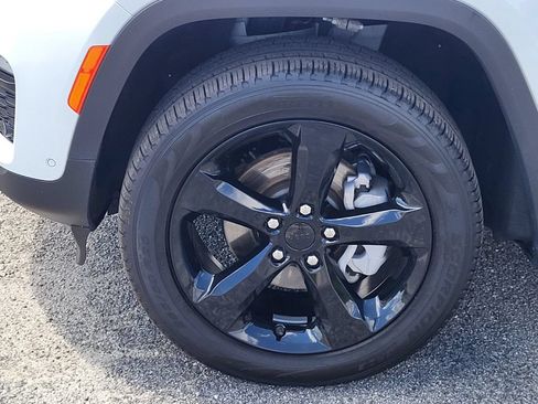 Used 2025 Jeep Grand Cherokee Limited w/ Luxury Tech Group II AWD/4WD image 9