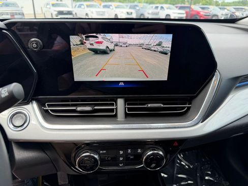 Used 2025 Chevrolet Trax LT FWD image 29