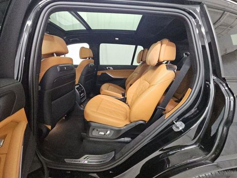 Used 2024 BMW X7 xDrive40i w/ M Sport Package image 11