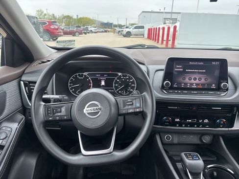 Used 2021 Nissan Rogue SV FWD image 11