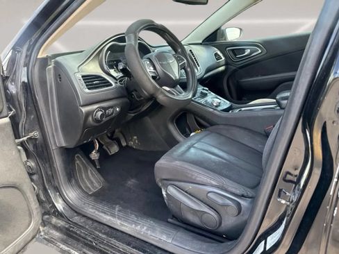 Used 2015 Chrysler 200 Limited FWD image 4