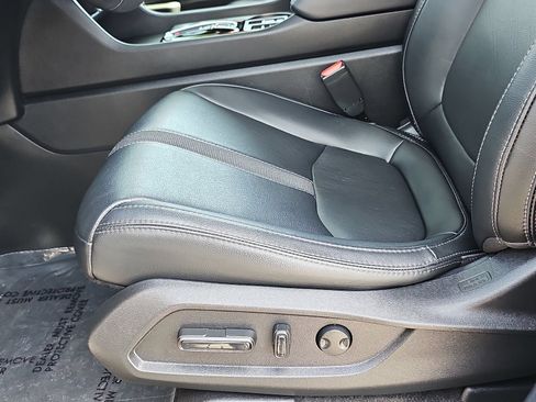 Used 2025 Honda Pilot EX-L image 32
