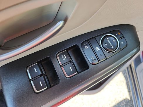 Used 2019 Kia Sedona EX image 9