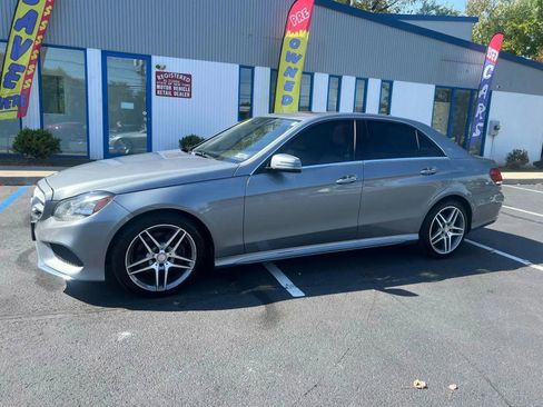 Used 2015 Mercedes-Benz E 350 4MATIC Sedan image 2