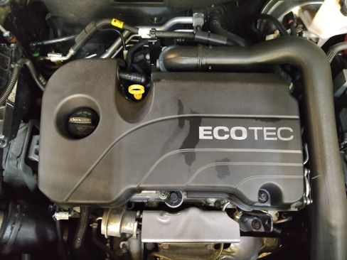 Used 2021 Chevrolet Equinox LS w/ LS Convenience Package image 30