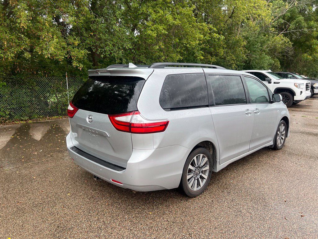 Used 2020 Toyota Sienna XLE AWD/4WD image 3