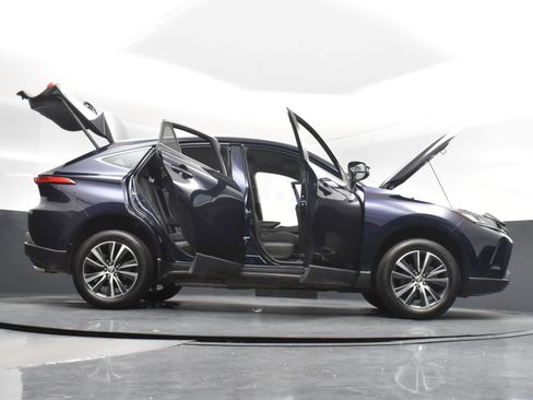 Used 2024 Toyota Venza LE image 21