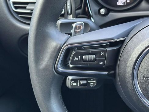 Certified 2025 Porsche Macan AWD/4WD image 21
