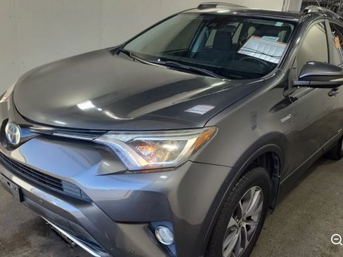 Used 2018 Toyota RAV4 XLE w/ Convenience Package AWD/4WD image 3