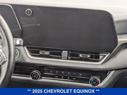 Used 2025 Chevrolet Equinox LT image 32