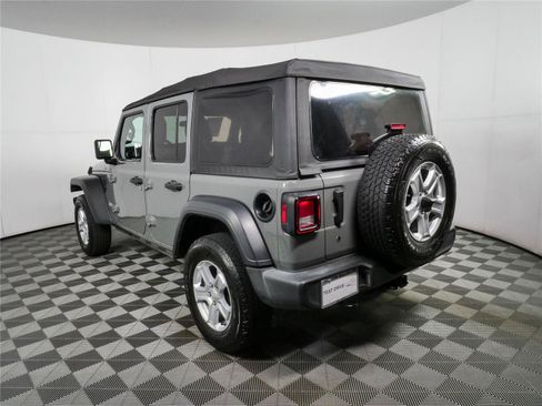 Used 2018 Jeep Wrangler Unlimited Sport S AWD/4WD image 25