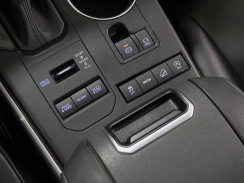 Used 2021 Toyota Highlander XLE image 17