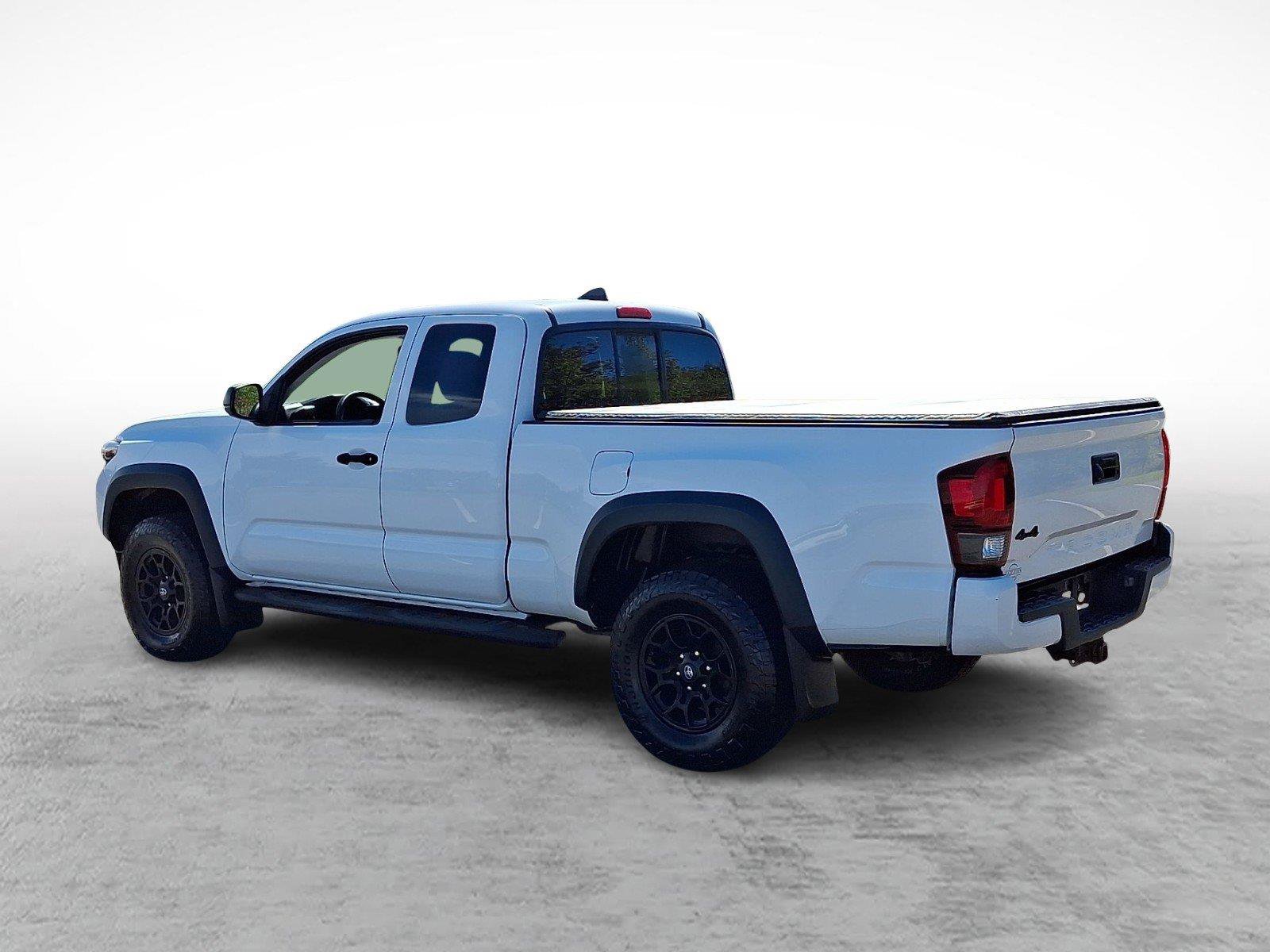 Used 2019 Toyota Tacoma SR w/ SX Package AWD/4WD image 4
