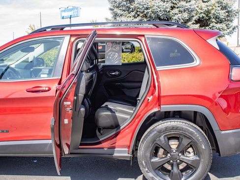 Used 2019 Jeep Cherokee Latitude Plus AWD/4WD image 14