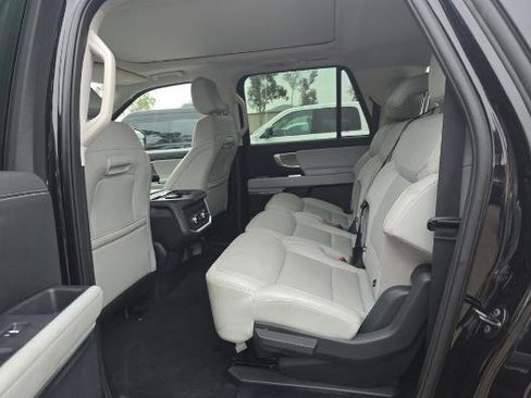 Used 2025 Ford Expedition Max Platinum image 10