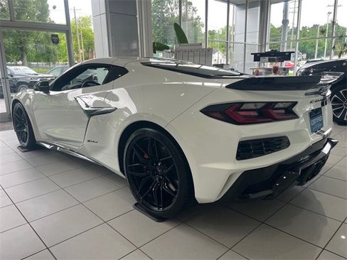 Certified 2023 Chevrolet Corvette Z06 w/ Stealth Interior Trim Package image 6
