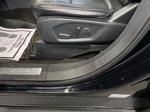 Used 2017 Ford Explorer Limited image 13