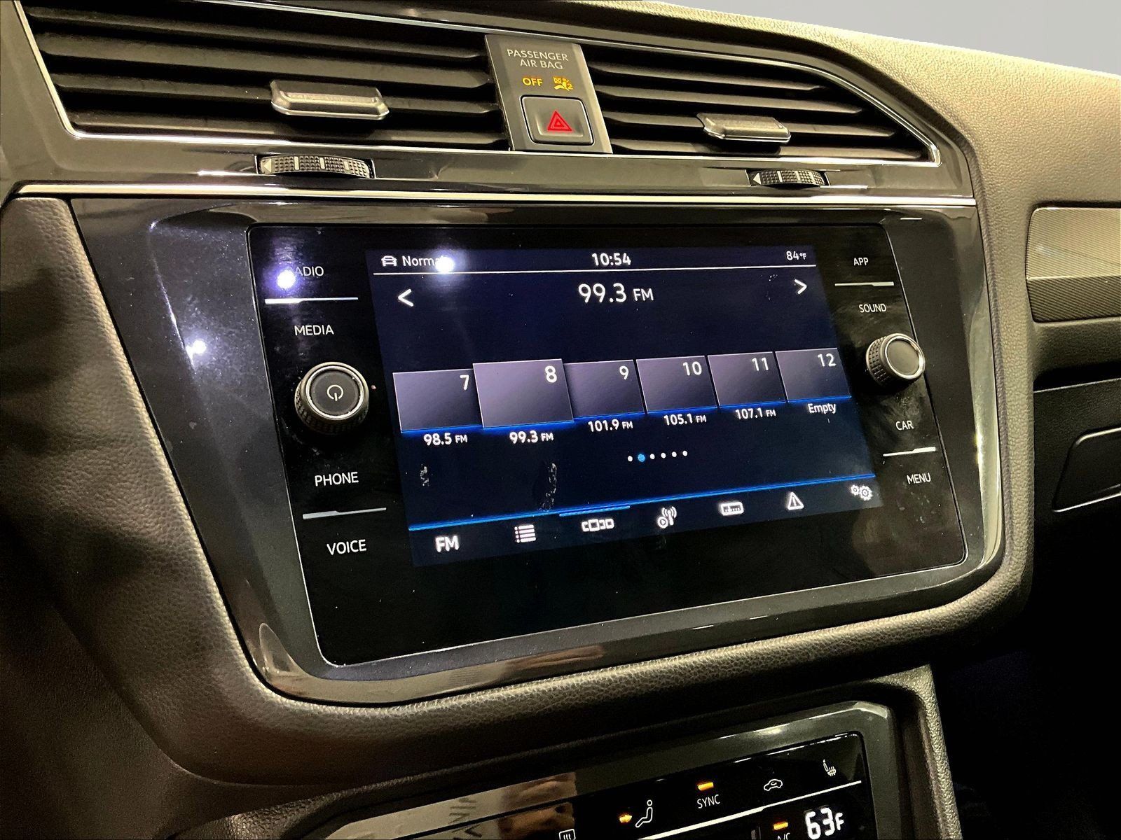 Used 2023 Volkswagen Tiguan SE w/ Panoramic Sunroof Package AWD/4WD image 14