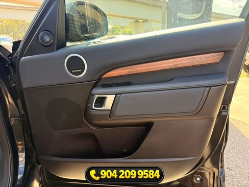 Used 2017 Land Rover Discovery HSE image 36