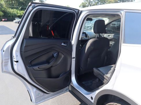 Used 2019 Ford Escape SE FWD image 16