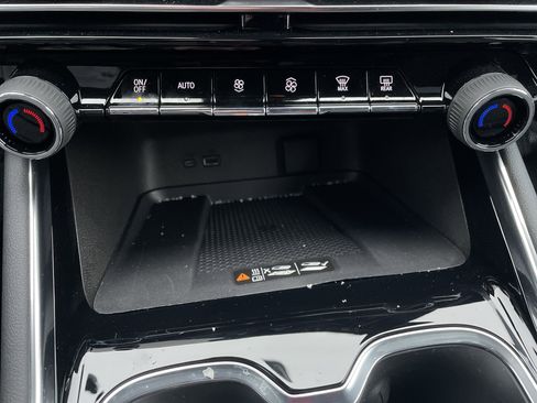 Used 2025 Chevrolet Traverse LT w/ Sun and Wheel Package image 33