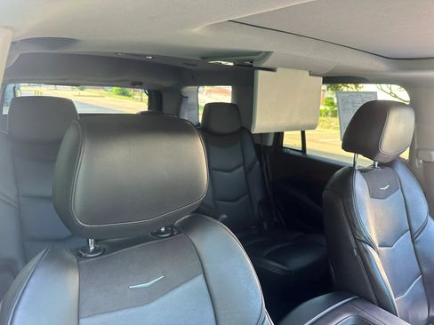 Used 2016 Cadillac Escalade Premium RWD image 31