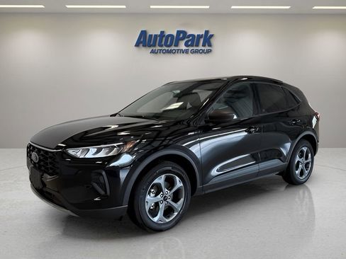 Used 2025 Ford Escape ST-Line w/ Tech Pack #1 AWD/4WD image 3