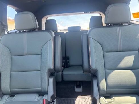 Used 2025 GMC Acadia AT4 w/ Luxury Package AWD/4WD image 13